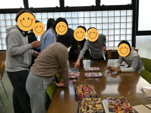 兵庫県にあるフリースクール、クラーク国際中等部芦屋キャンパスの特別授業の様子