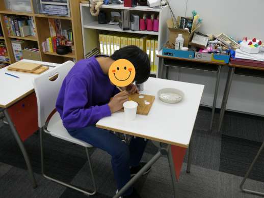 兵庫県にあるフリースクール、クラーク国際中等部芦屋キャンパスのHRの様子