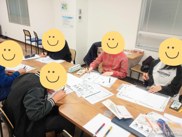 大阪にあるフリースクール、クラーク国際中等部大阪天王寺キャンパス、書道の授業、筆ペン、冠婚葬祭、水引、