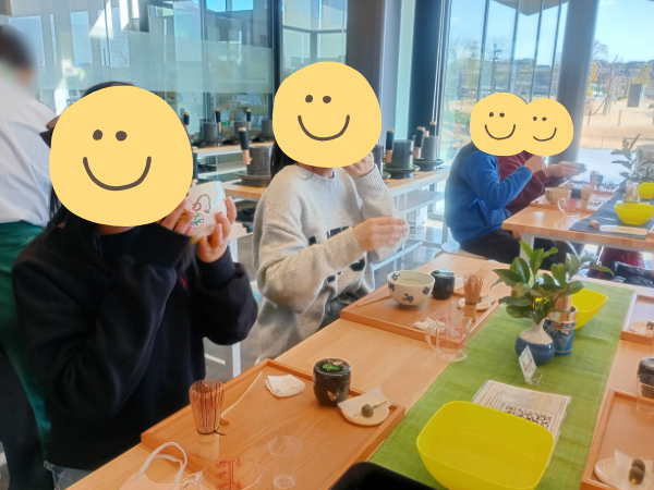 大阪にあるフリースクール、クラーク国際中等部大阪天王寺キャンパス、卒業旅行、京都、宇治、平等院、茶づな、抹茶