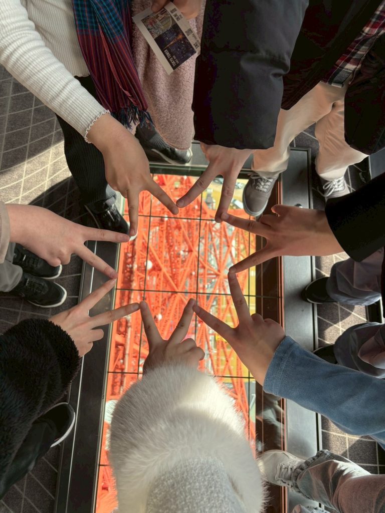 東京にあるフリースクール、クラーク国際中等部東京キャンパスの授業の様子