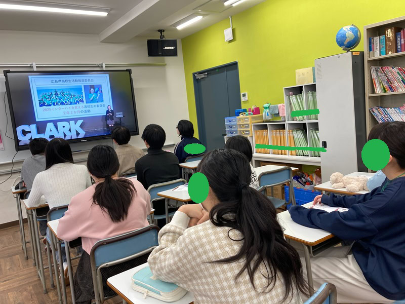 東京にあるフリースクール、クラーク国際中等部東京キャンパスの授業の様子