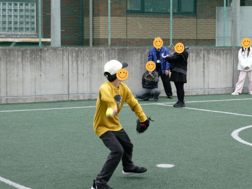 兵庫県にあるフリースクール、クラーク国際中等部芦屋キャンパスのHRの授業の様子