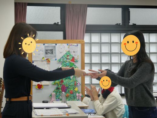兵庫県にあるフリースクール、クラーク国際中等部芦屋キャンパスの全校集会の様子