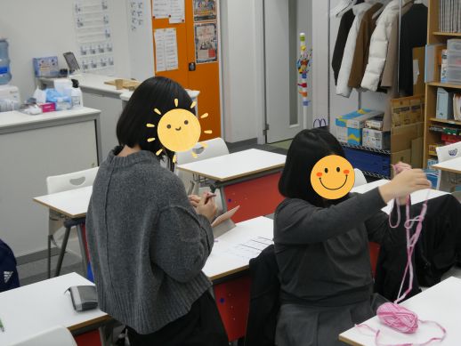 兵庫県にあるフリースクール、クラーク国際中等部芦屋キャンパスの心理学の授業の様子