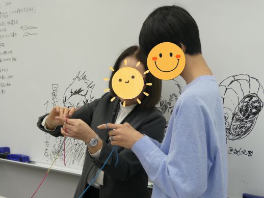 兵庫県にあるフリースクール、クラーク国際中等部芦屋キャンパスの心理学の授業の様子