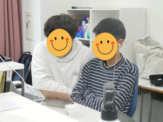兵庫県にあるフリースクール、クラーク国際中等部芦屋キャンパスのHRの様子