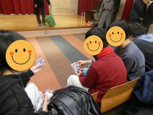 兵庫県にあるフリースクール、クラーク国際中等部芦屋キャンパスのピア実習の授業の様子