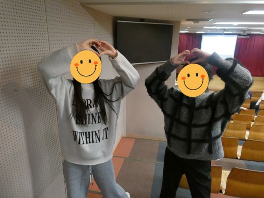 兵庫県にあるフリースクール、クラーク国際中等部芦屋キャンパスのHRの様子