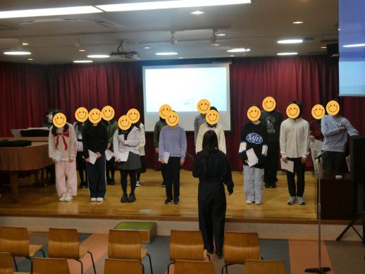 兵庫県にあるフリースクール、クラーク国際中等部芦屋キャンパスのHRの様子