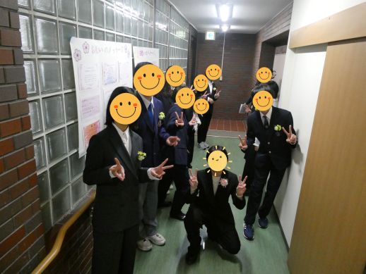 兵庫県にあるフリースクール、クラーク国際中等部芦屋キャンパスの卒業式の様子