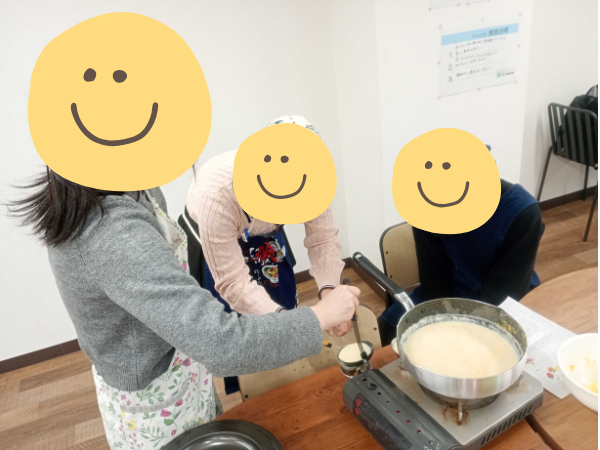 大阪にあるフリースクール、クラーク国際中等部大阪天王寺キャンパス、調理実習の様子、スイーツ、プリンアラモード、