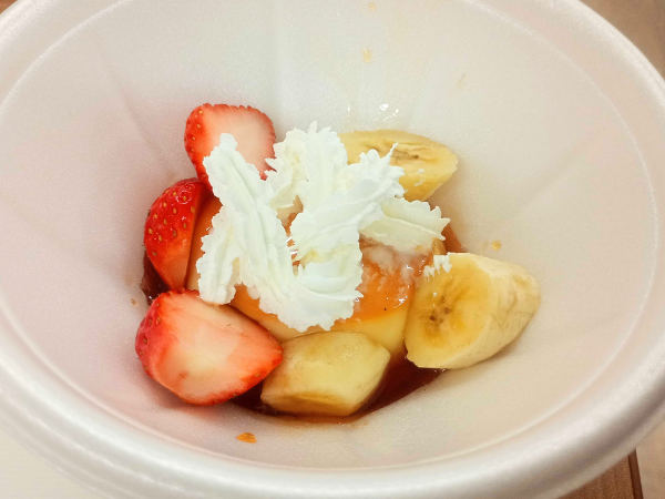 大阪にあるフリースクール、クラーク国際中等部大阪天王寺キャンパス、調理実習の様子、スイーツ、プリンアラモード、