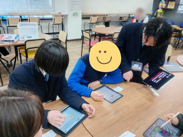 大阪にあるフリースクール、クラーク国際中等部、出前授業、デジタルクリエーターコース、専修学校クラーク高等学院天王寺、色彩、