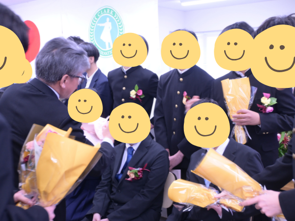 大阪にあるフリースクール、クラーク国際中等部大阪天王寺キャンパス、卒業記念式典の様子、卒業式、