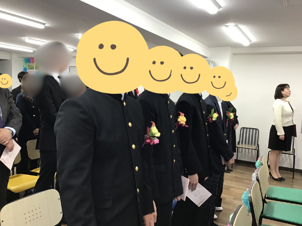 大阪にあるフリースクール、クラーク国際中等部大阪天王寺キャンパス、卒業記念式典の様子、卒業式、