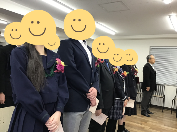 大阪にあるフリースクール、クラーク国際中等部大阪天王寺キャンパス、卒業記念式典の様子、卒業式、