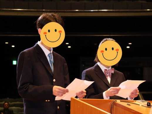 兵庫県にあるフリースクール、クラーク国際中等部芦屋キャンパスの入学式の様子