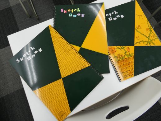 兵庫県にあるフリースクール、クラーク国際中等部芦屋キャンパスの美術の授業の様子