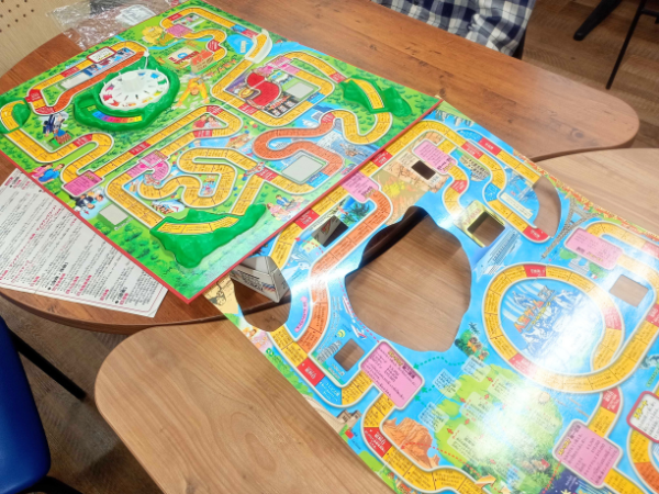 大阪にあるフリースクール、クラーク国際中等部大阪天王寺キャンパス、人生ゲーム、オリジナル