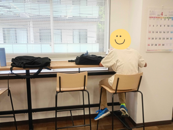 大阪にあるフリースクール、クラーク国際中等部大阪天王寺キャンパス、自律学習の様子、授業、