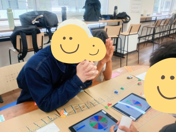 大阪にあるフリースクール、クラーク国際中等部大阪天王寺キャンパス、人生ゲーム大会、教室オリジナル、