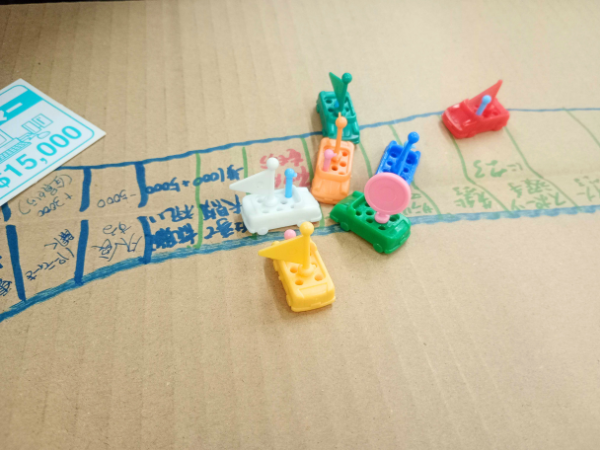 大阪にあるフリースクール、クラーク国際中等部大阪天王寺キャンパス、人生ゲーム大会、教室オリジナル、