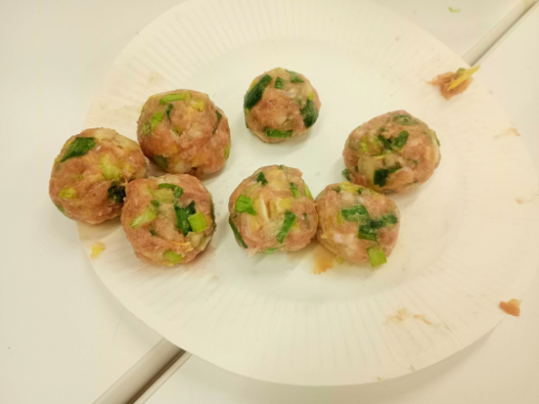 大阪にあるフリースクール、クラーク国際中等部大阪天王寺キャンパス、調理実習、焼き餃子、水餃子、注文の多い、