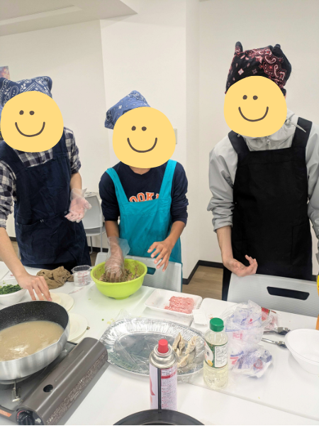 大阪にあるフリースクール、クラーク国際中等部大阪天王寺キャンパス、調理実習、焼き餃子、水餃子、注文の多い、