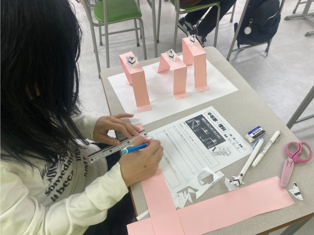札幌白石キャンパス　理科実験　制作の様子
