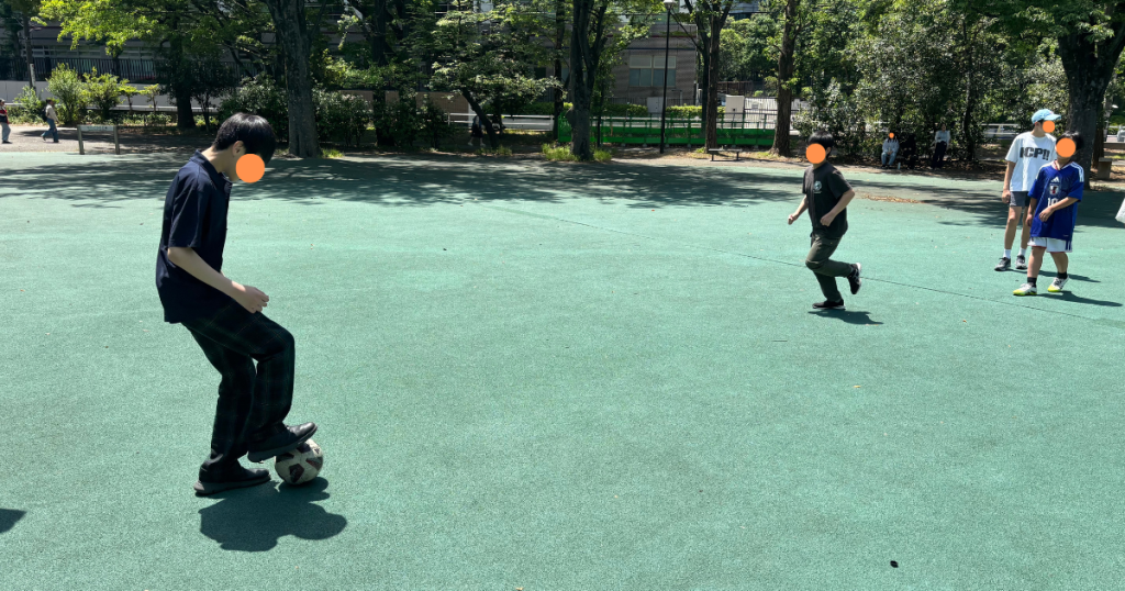東京にあるフリースクール、クラーク国際中等部東京キャンパスの授業の様子