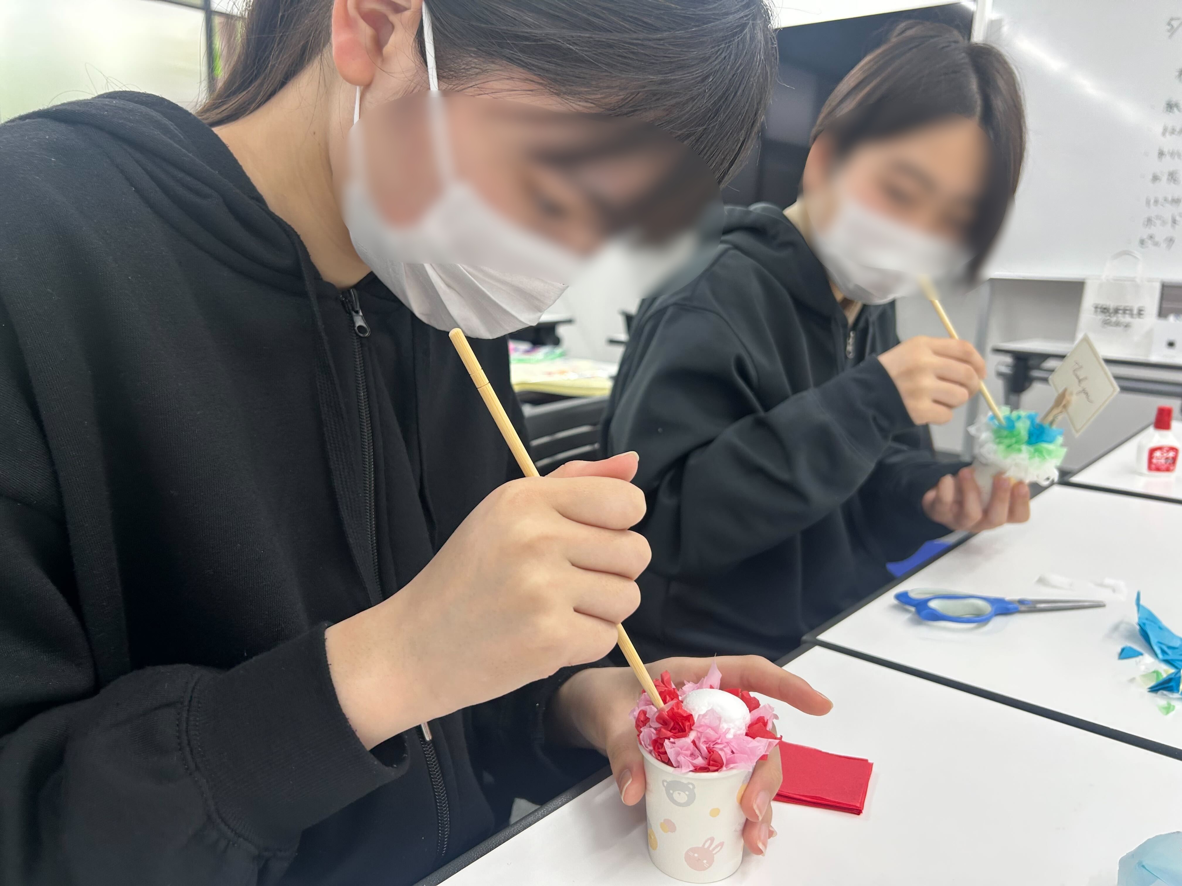 埼玉県所沢市にあるフリースクール、クラーク国際中等部所沢キャンパスで行った制作の様子