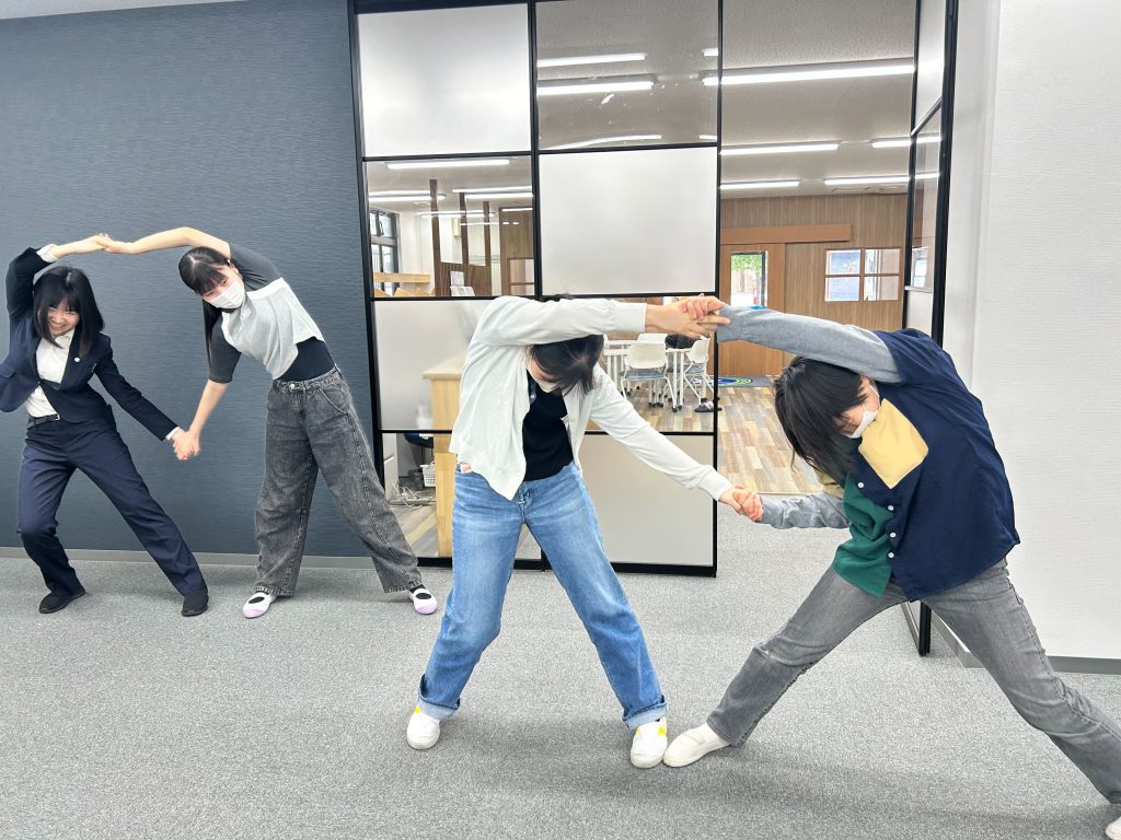 埼玉県所沢市にあるフリースクール、クラーク国際中等部所沢キャンパスで行ったスポーツの授業の様子