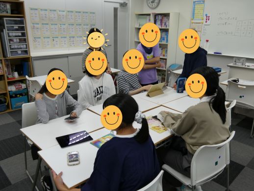 兵庫県にあるフリースクール、クラーク国際中等部芦屋キャンパスのホームルームの授業の様子