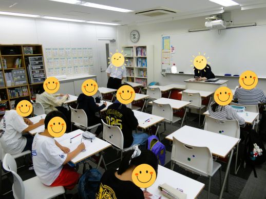 兵庫県にあるフリースクール、クラーク国際中等部芦屋キャンパスの数学の授業の様子