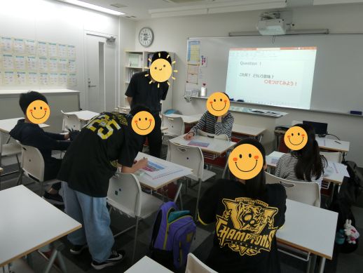 兵庫県にあるフリースクール、クラーク国際中等部芦屋キャンパスの探究の授業の様子
