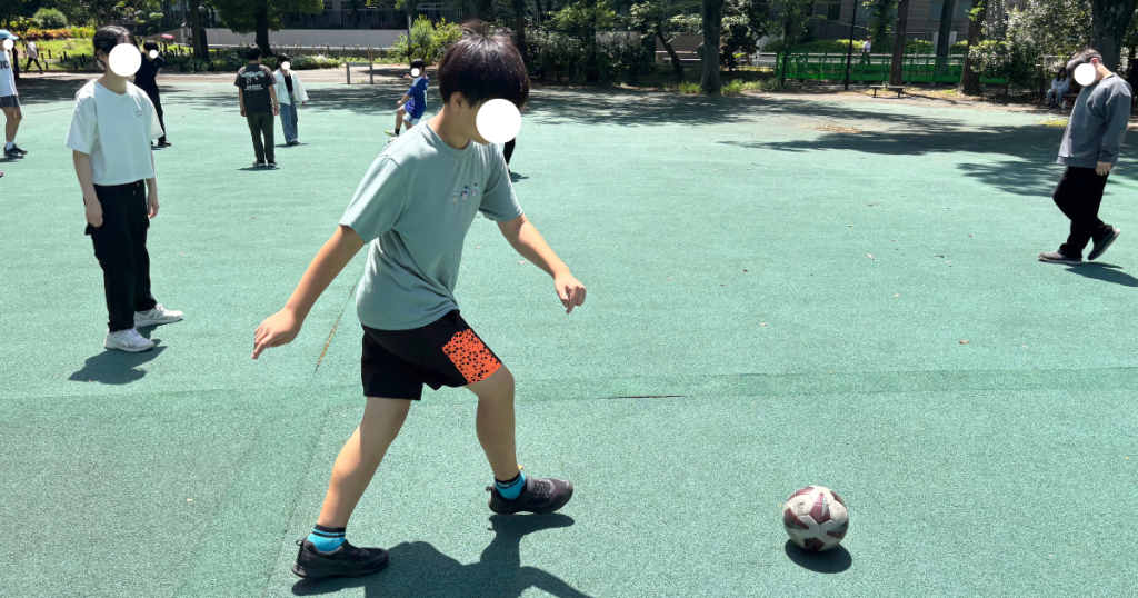 東京にあるフリースクール、クラーク国際中等部東京キャンパスの授業の様子