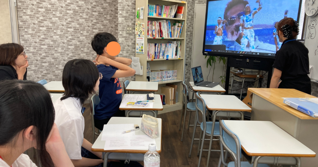 東京にあるフリースクール、クラーク国際中等部東京キャンパスの授業の様子