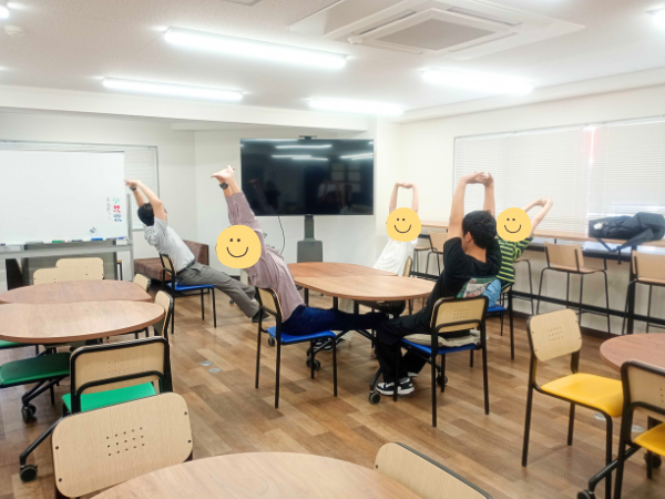 大阪にあるフリースクール、クラーク国際中等部大阪天王寺キャンパス、ゆる筋トレ、エクササイズ、軽運動、