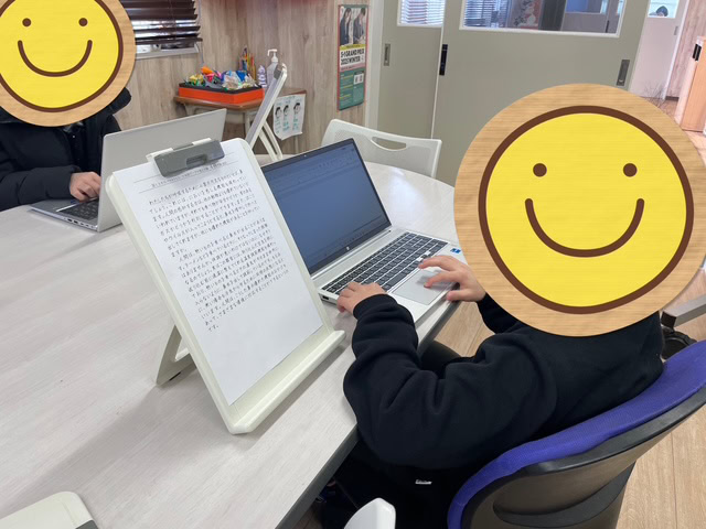 静岡にあるフリースクール、クラーク国際中等部静岡キャンパスのPC練習