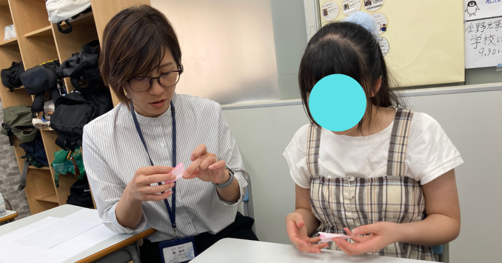 東京にあるフリースクール、クラーク国際中等部東京キャンパスの授業の様子