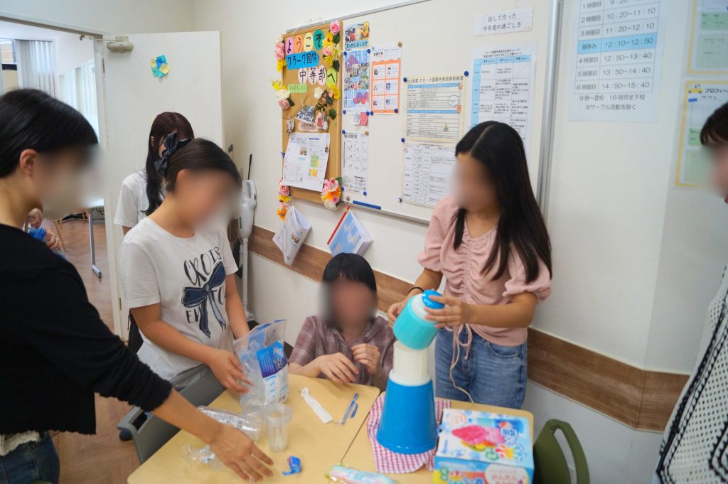 名古屋にあるフリースクール、クラーク国際中等部名古屋キャンパスのイベント準備の様子（プレ中等部フェス）