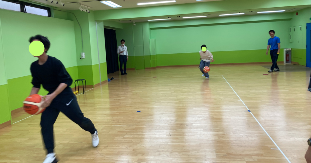 東京にあるフリースクール、クラーク国際中等部東京キャンパスの授業の様子