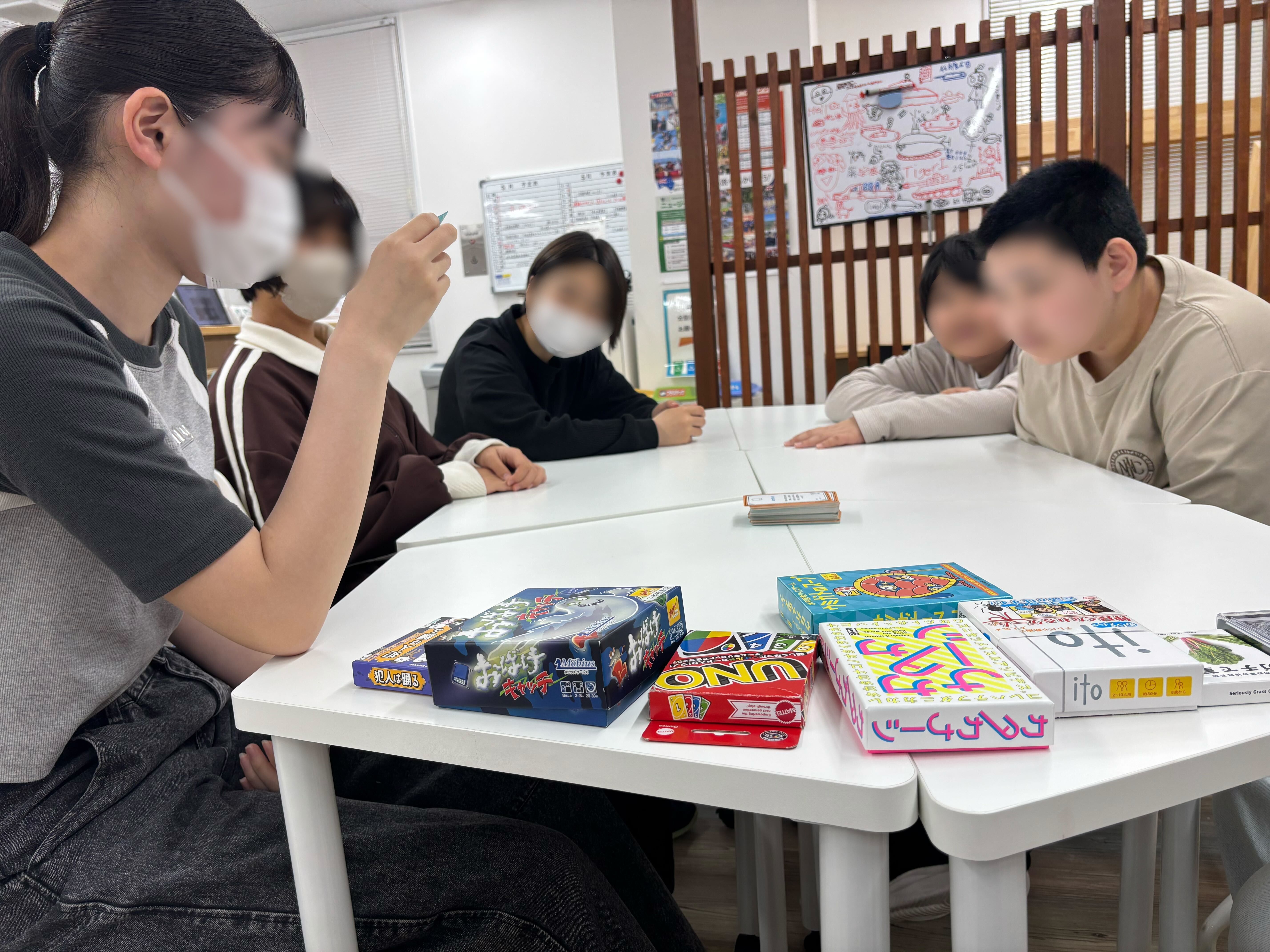 埼玉県所沢市にあるフリースクール、クラーク国際中等部所沢キャンパスでのフリータイムの様子