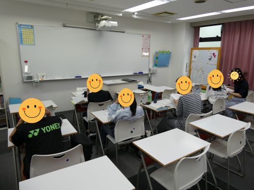 兵庫県にあるフリースクール、クラーク国際中等部芦屋キャンパスの個別学習の授業の様子