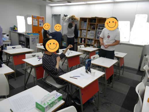兵庫県にあるフリースクール、クラーク国際中等部芦屋キャンパスの数学の授業の様子