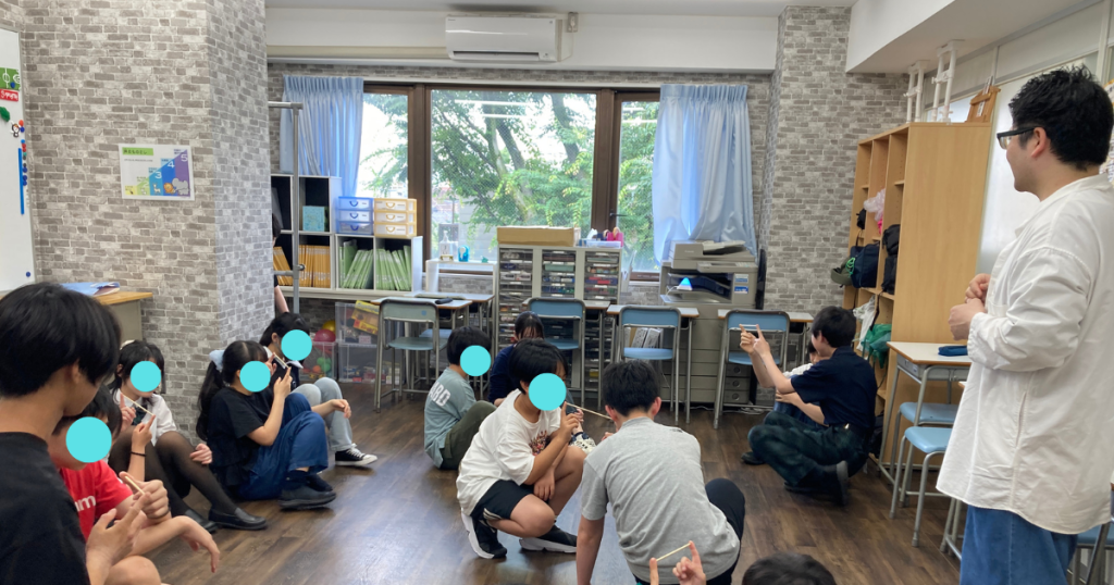 東京にあるフリースクール、クラーク国際中等部東京キャンパスの授業の様子