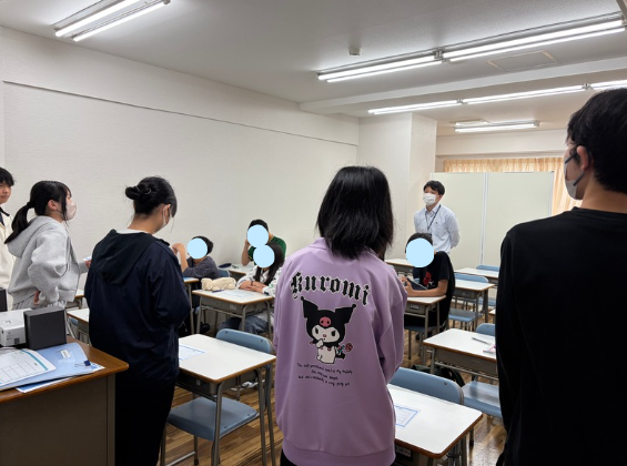 東京にあるフリースクール、クラーク国際中等部東京キャンパスの授業の様子