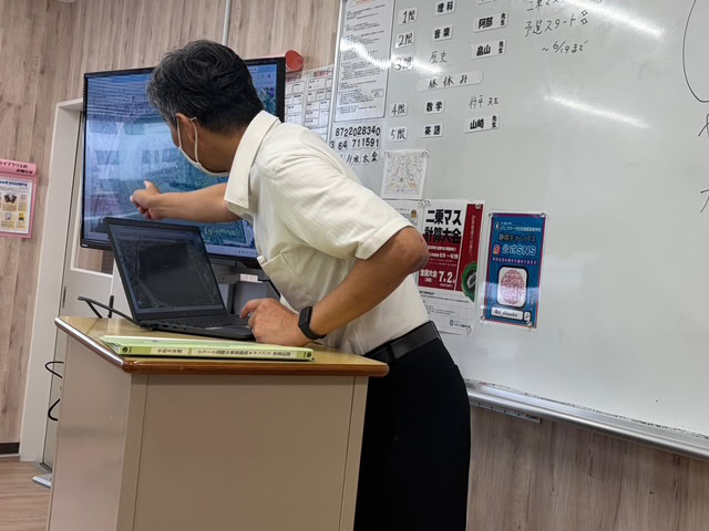 静岡にあるフリースクール、クラーク国際中等部静岡キャンパスの歴史の授業