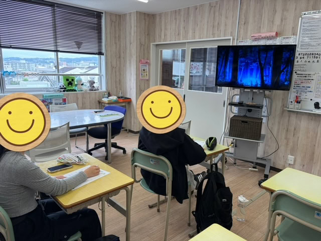 静岡にあるフリースクール、クラーク国際中等部静岡キャンパスの音楽の授業